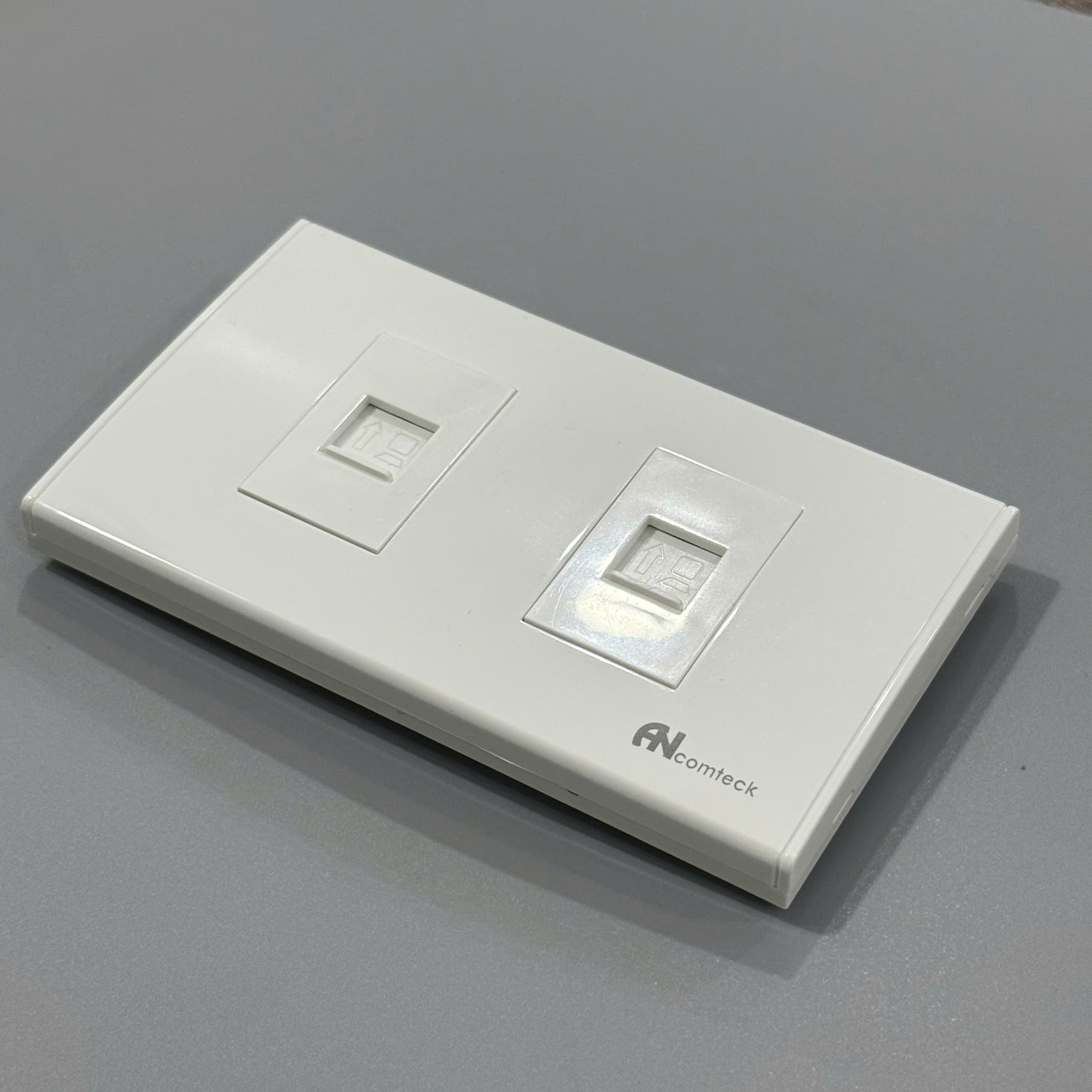 Mặt nạ 2 cổng trắng sứ, hiệu Ancomteck mã  ACT-FC2-RC1